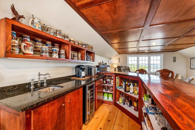 33 Sky Lane, Wolfeboro, NH 03894