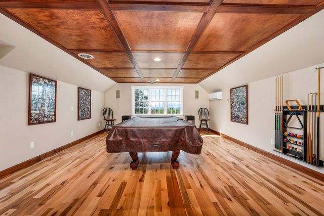 33 Sky Lane, Wolfeboro, NH 03894