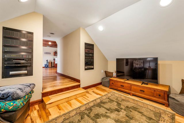 33 Sky Lane, Wolfeboro, NH 03894