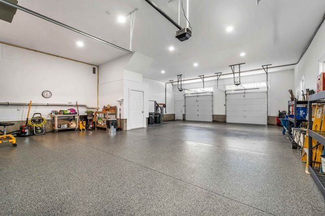 33 Sky Lane, Wolfeboro, NH 03894