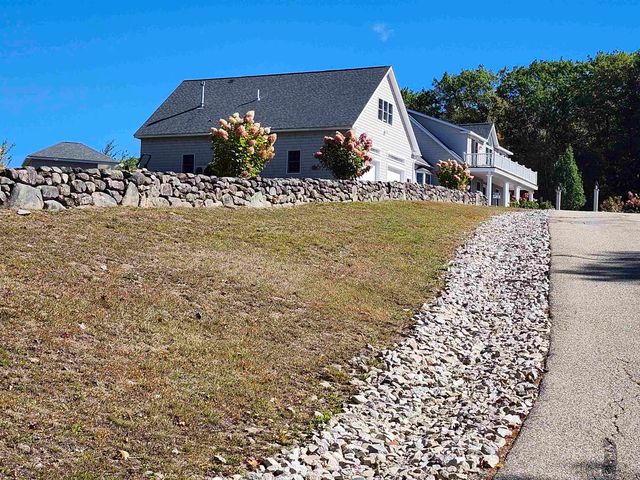 33 Sky Lane, Wolfeboro, NH 03894