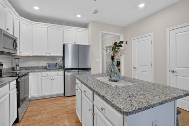 240 Martins Landing 102, North Reading, MA 01864