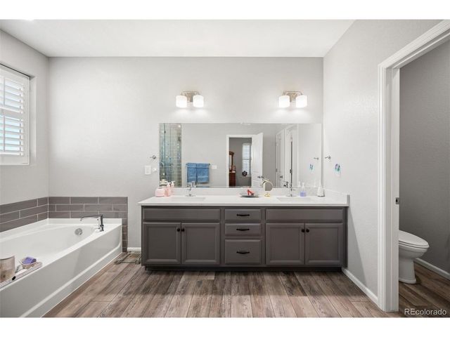 27571 E 7th Dr, Aurora, CO 80018