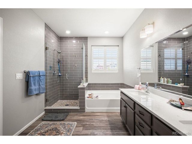 27571 E 7th Dr, Aurora, CO 80018