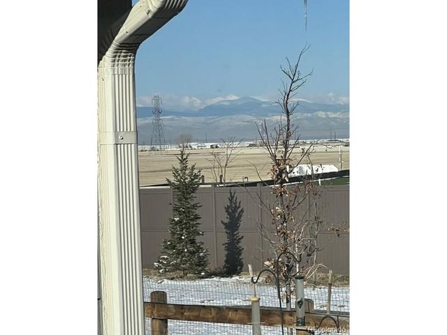 27571 E 7th Dr, Aurora, CO 80018