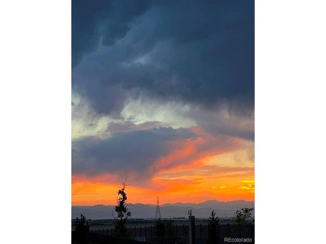 27571 E 7th Dr, Aurora, CO 80018