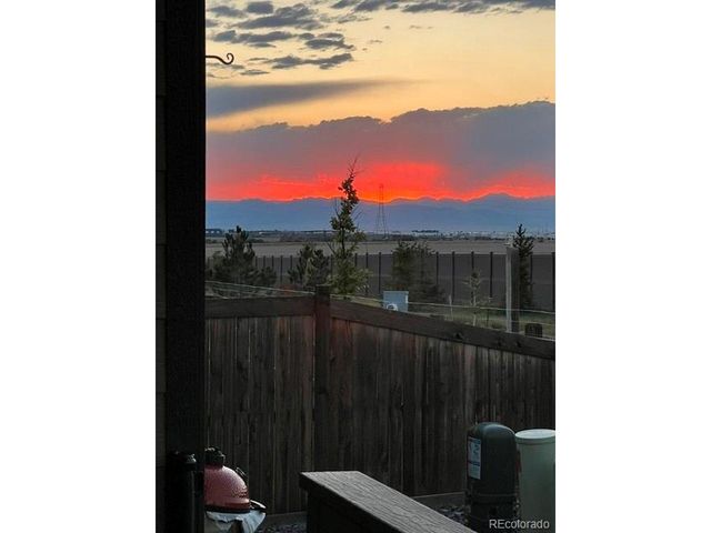 27571 E 7th Dr, Aurora, CO 80018