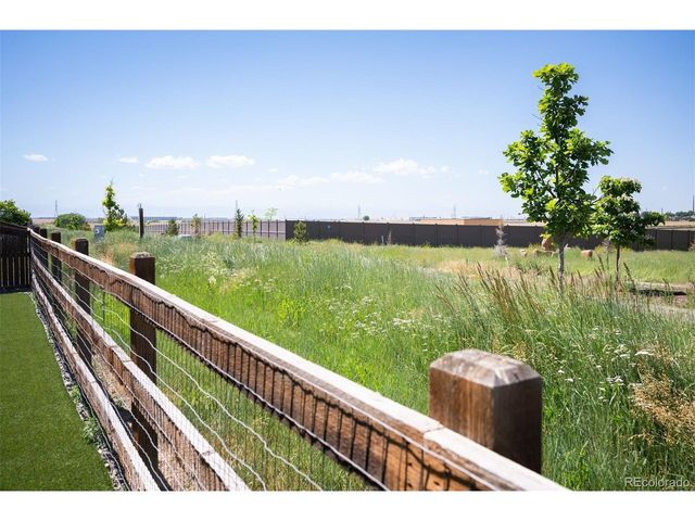 27571 E 7th Dr, Aurora, CO 80018