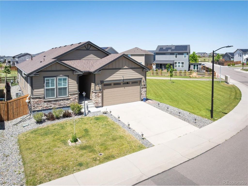 27571 E 7th Dr, Aurora, CO 80018