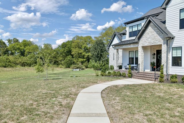 5012 Toll Road Ct, Thompsons Station, TN 37179