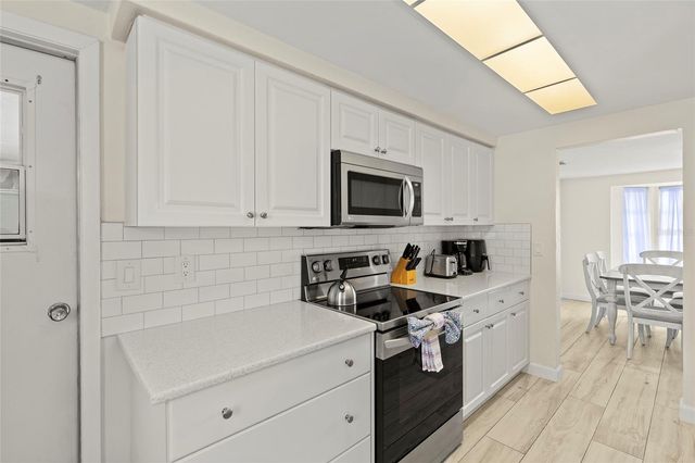 6836 ROXBURY DRIVE, Sarasota, FL 34231