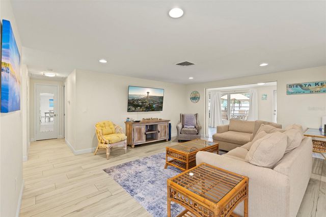 6836 ROXBURY DRIVE, Sarasota, FL 34231