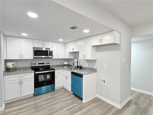 1016 Castle CT, Chesapeake, VA 23323