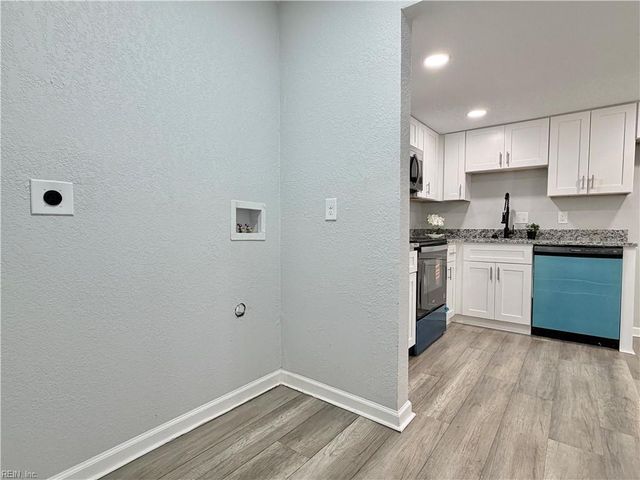 1016 Castle CT, Chesapeake, VA 23323