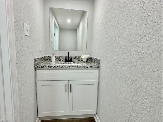 1016 Castle CT, Chesapeake, VA 23323