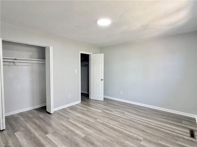 1016 Castle CT, Chesapeake, VA 23323