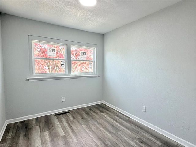 1016 Castle CT, Chesapeake, VA 23323