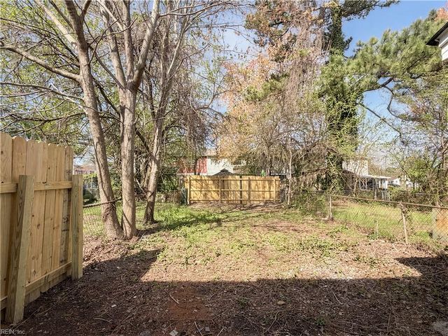 1016 Castle CT, Chesapeake, VA 23323