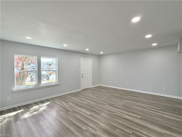 1016 Castle CT, Chesapeake, VA 23323