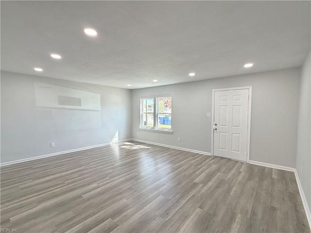 1016 Castle CT, Chesapeake, VA 23323