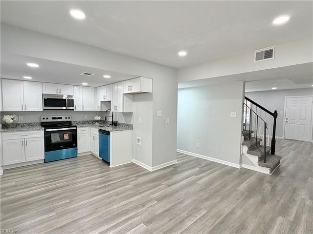 1016 Castle CT, Chesapeake, VA 23323