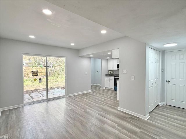 1016 Castle CT, Chesapeake, VA 23323