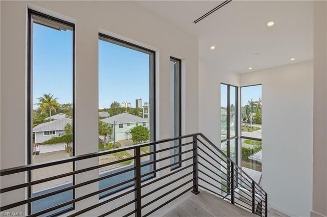 1286 Belaire CT, Naples, FL 34110
