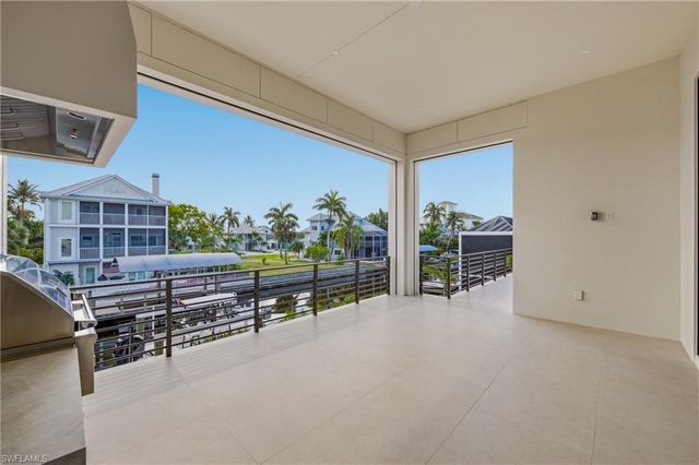 1286 Belaire CT, Naples, FL 34110