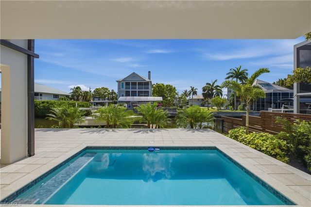 1286 Belaire CT, Naples, FL 34110