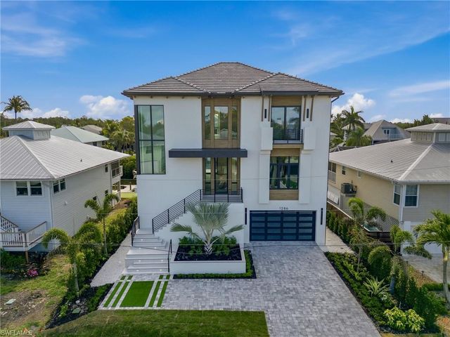 1286 Belaire CT, Naples, FL 34110