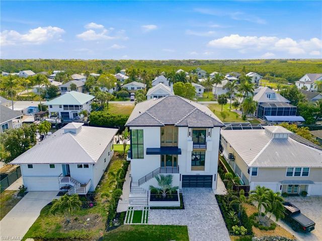 1286 Belaire CT, Naples, FL 34110