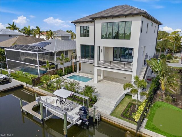 1286 Belaire CT, Naples, FL 34110
