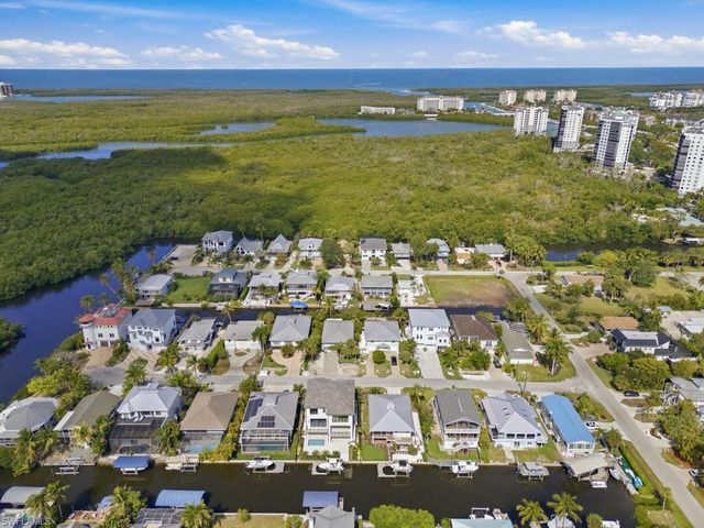 1286 Belaire CT, Naples, FL 34110