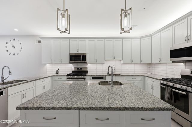 46 Blue River Way, Lakewood, NJ 08701