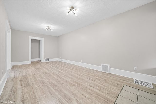 1376 Goodyear Boulevard, Akron, OH 44305