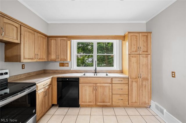 1376 Goodyear Boulevard, Akron, OH 44305