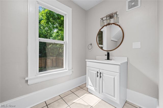 1376 Goodyear Boulevard, Akron, OH 44305