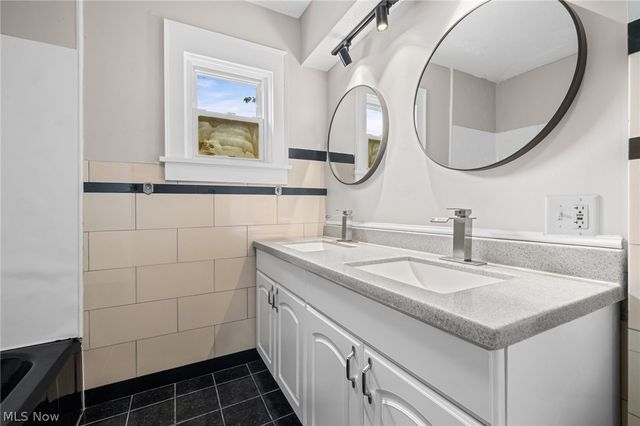 1376 Goodyear Boulevard, Akron, OH 44305