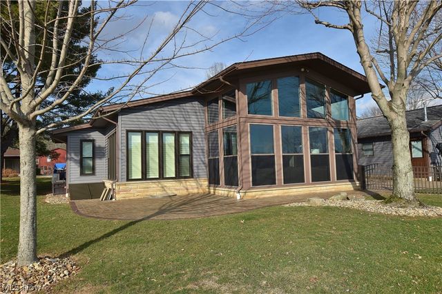 1251 Arrowhead Drive SW, Dellroy, OH 44620