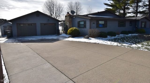1251 Arrowhead Drive SW, Dellroy, OH 44620