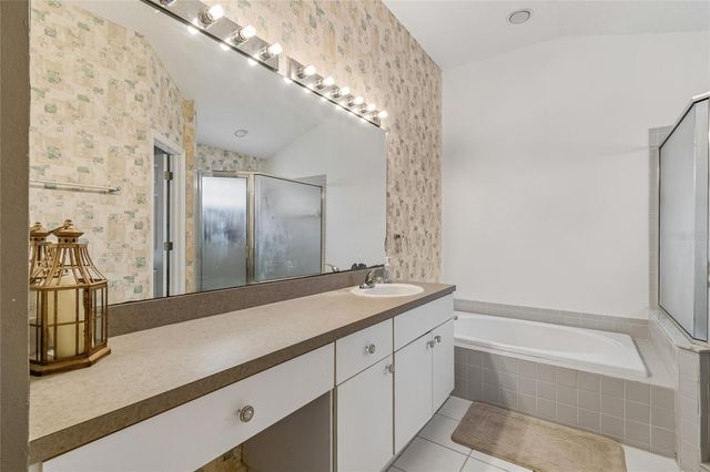 19204 GARDEN QUILT CIRCLE, Lutz, FL 33558