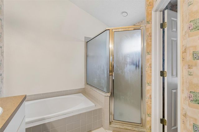 19204 GARDEN QUILT CIRCLE, Lutz, FL 33558