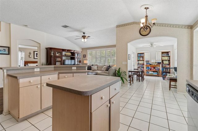 19204 GARDEN QUILT CIRCLE, Lutz, FL 33558