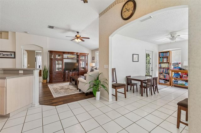 19204 GARDEN QUILT CIRCLE, Lutz, FL 33558