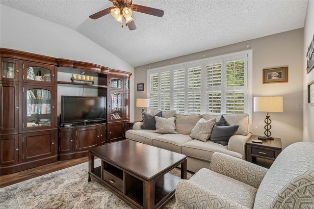 19204 GARDEN QUILT CIRCLE, Lutz, FL 33558