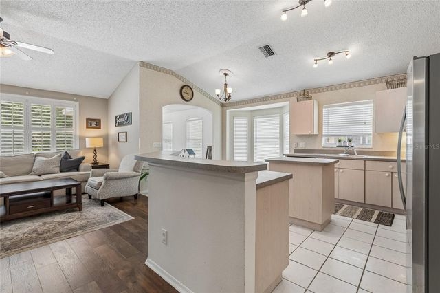 19204 GARDEN QUILT CIRCLE, Lutz, FL 33558