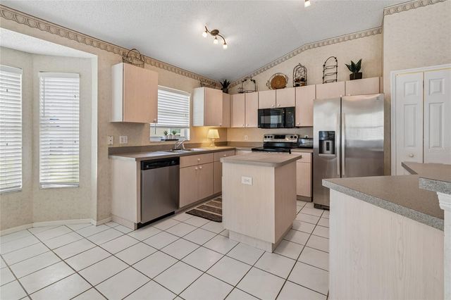 19204 GARDEN QUILT CIRCLE, Lutz, FL 33558