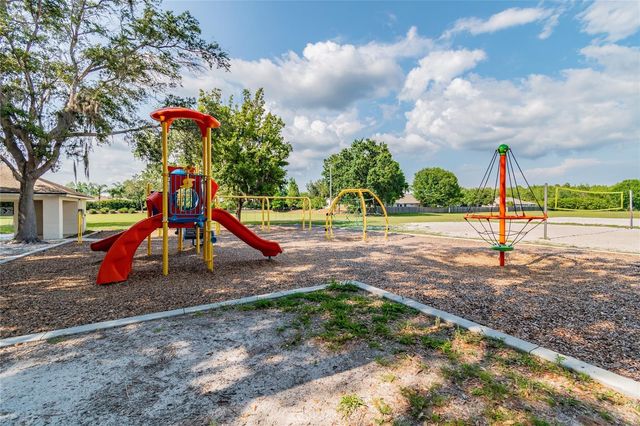 19204 GARDEN QUILT CIRCLE, Lutz, FL 33558