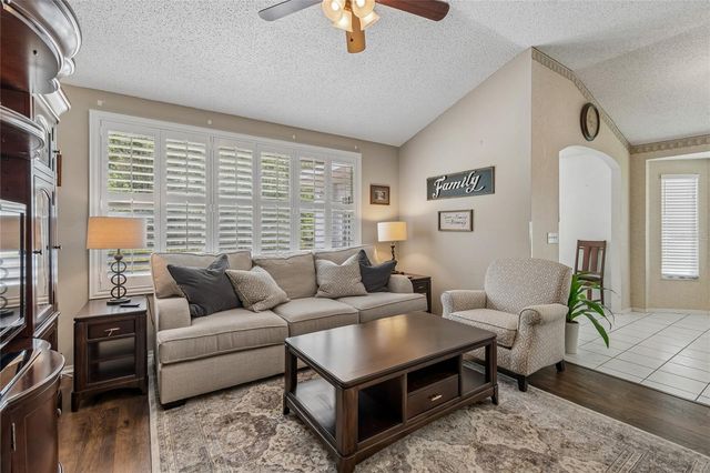 19204 GARDEN QUILT CIRCLE, Lutz, FL 33558