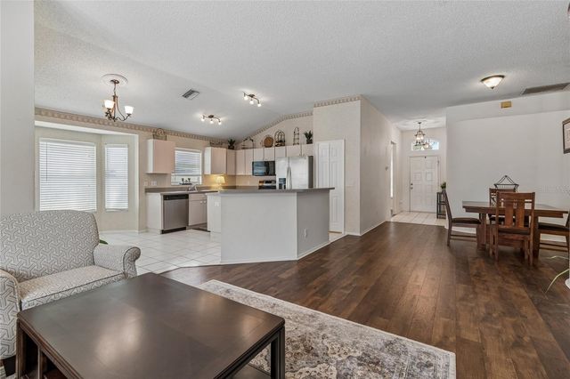 19204 GARDEN QUILT CIRCLE, Lutz, FL 33558